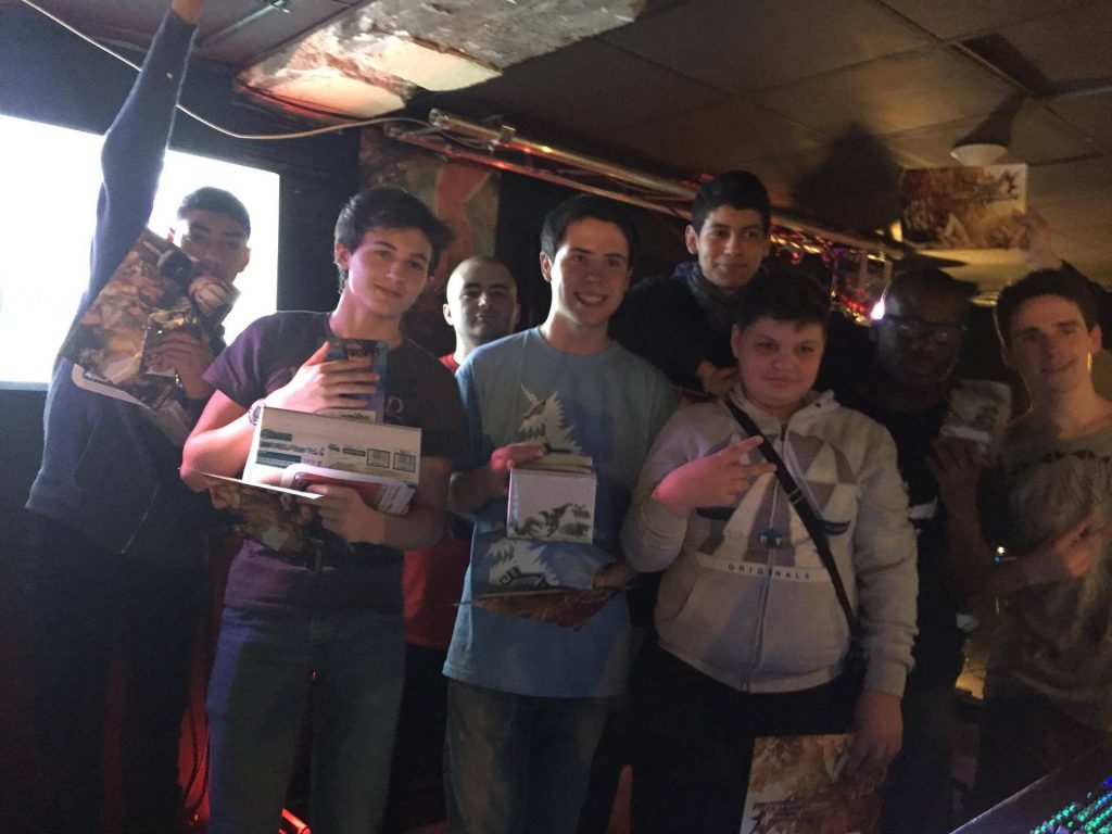 Les équipes finalistes de Monster Hunter 4 Ultimate, avec Panda & Kanshu, Nixus & HHDD, Nivèk & Antarès, Neos & Erza