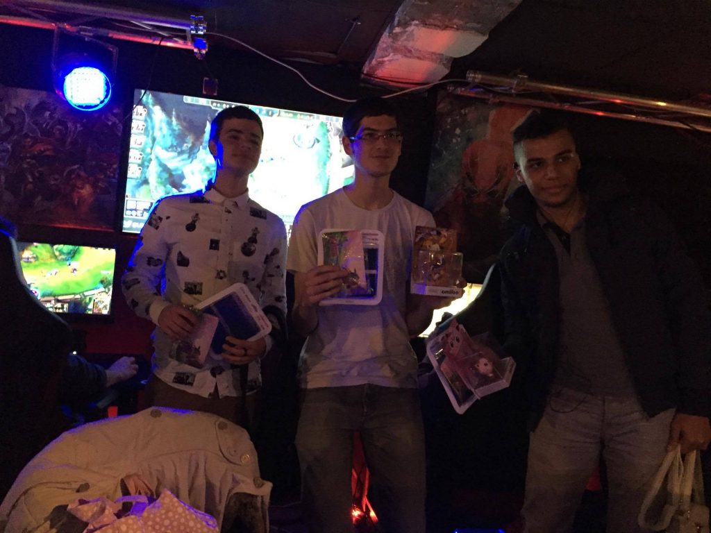 Le podium de Pokémon G6, avec Devil94, Flo-rizarre, Stéphane et Yamipanda