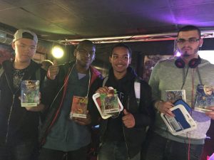 Les finalistes de Super Smash Bros. for 3DS, avec Na2s, Shido, Baaki et Black-Luigi